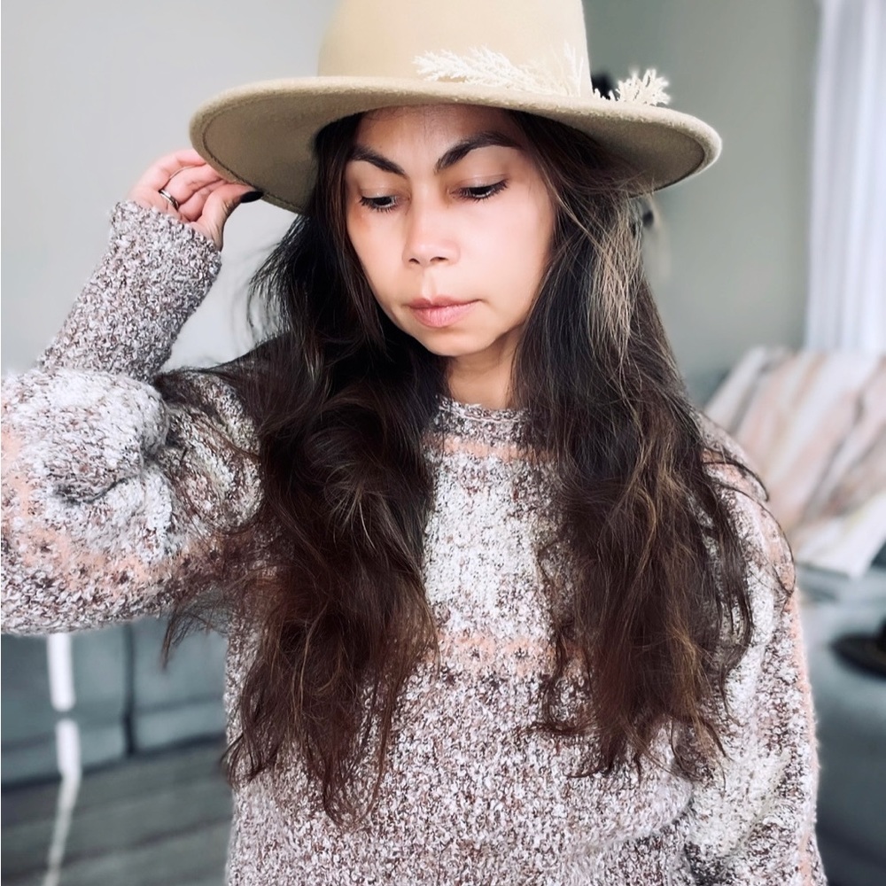 New Free People sweater. Brand New 100% authentic. So cozy and soft 🤎